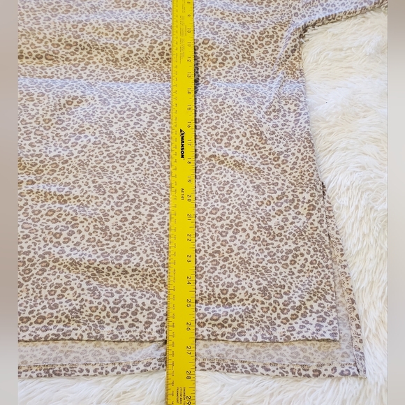American Eagle Leopard Print Tunic Style V-Neck Sweater - Picture 8 of 8